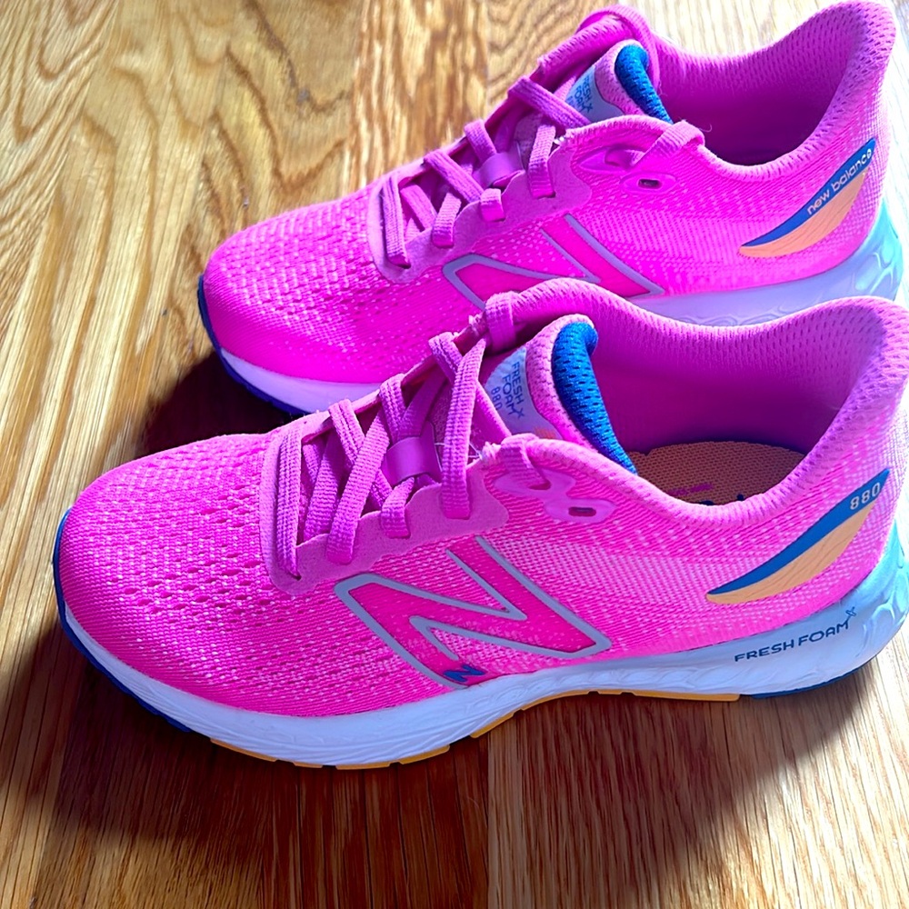 Girls New Balance 880 hot pink sneaker size 1